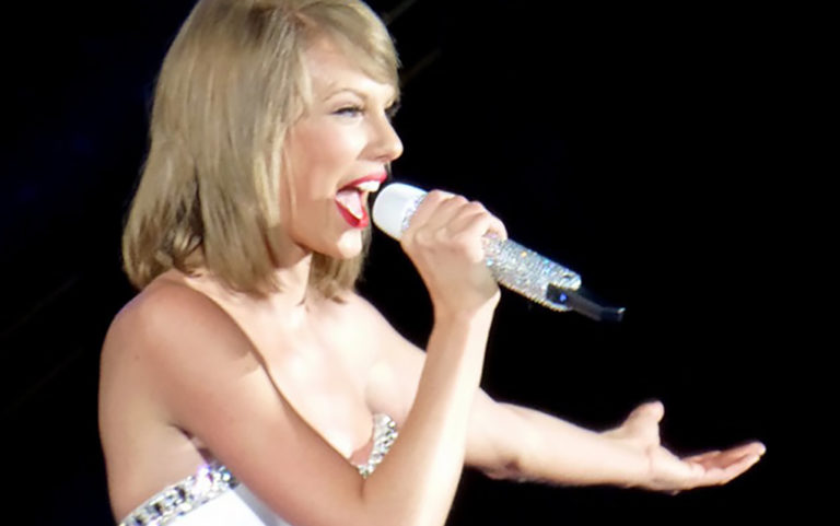 Taylor Swift’s Heavily Made-Up Style May Prevent Coronavirus in the Clueless